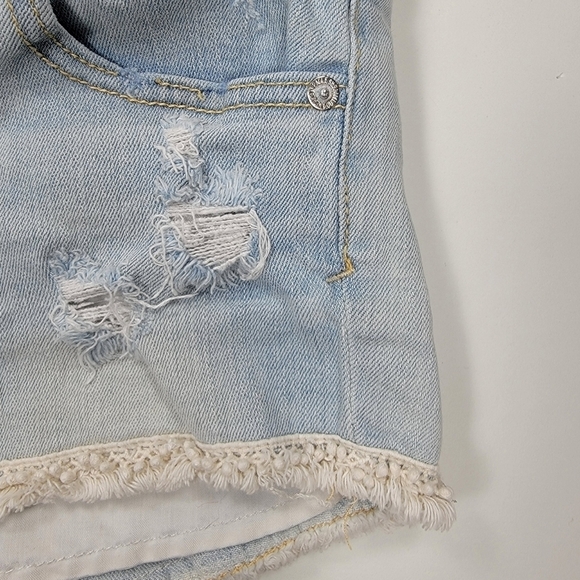 American Eagle Sz 4 Shortie Shorts Crochet Macrame Hem - Picture 2 of 7